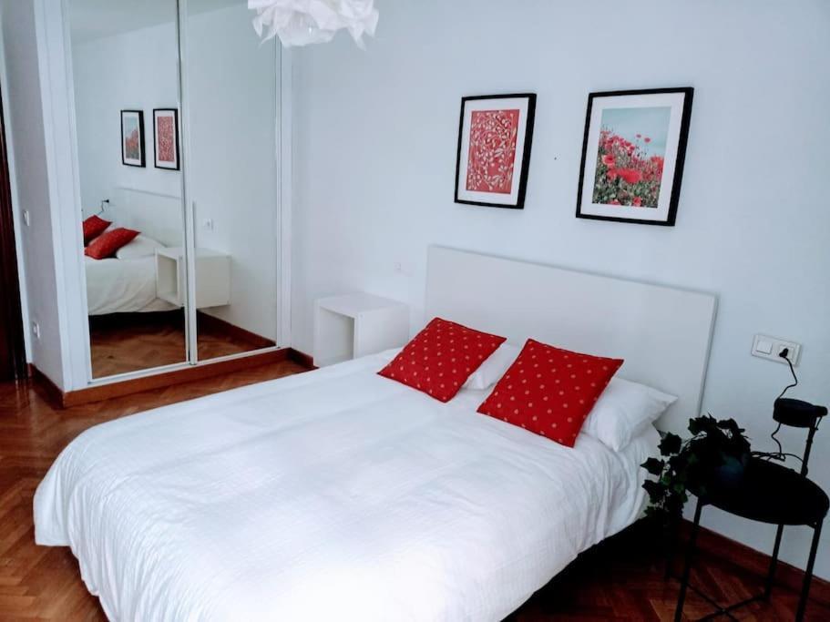 Apartamento Entre Estaciones Apartment Oviedo Luaran gambar
