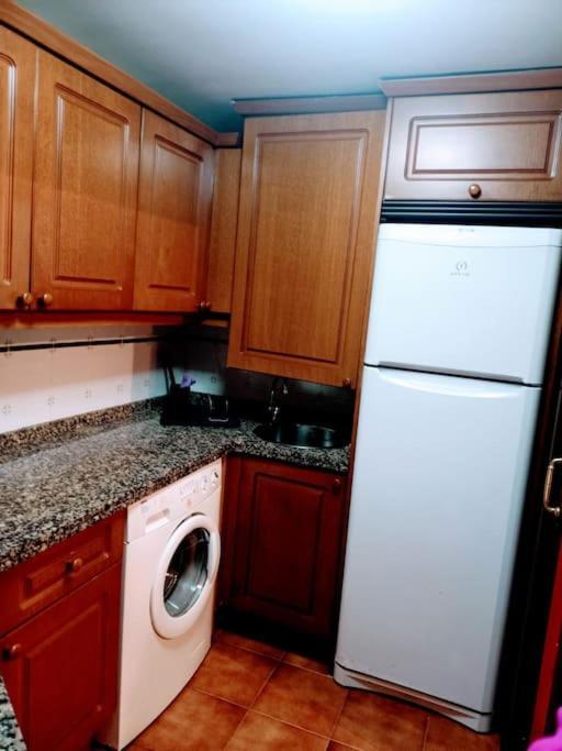 Apartamento Entre Estaciones Apartment Oviedo Luaran gambar