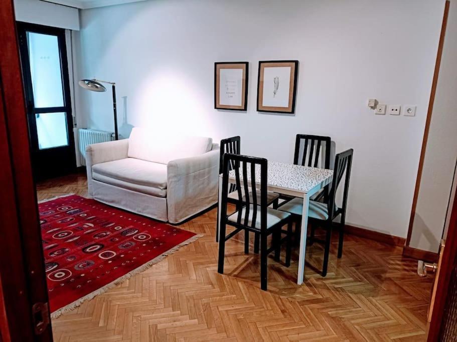 Apartamento Entre Estaciones Apartment Oviedo Luaran gambar