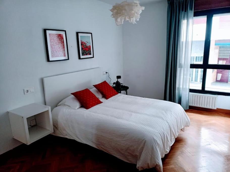 Apartamento Entre Estaciones Apartment Oviedo Luaran gambar