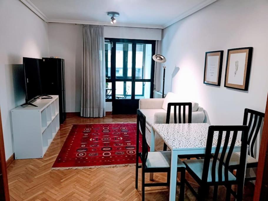 Apartamento Entre Estaciones Apartment Oviedo Luaran gambar
