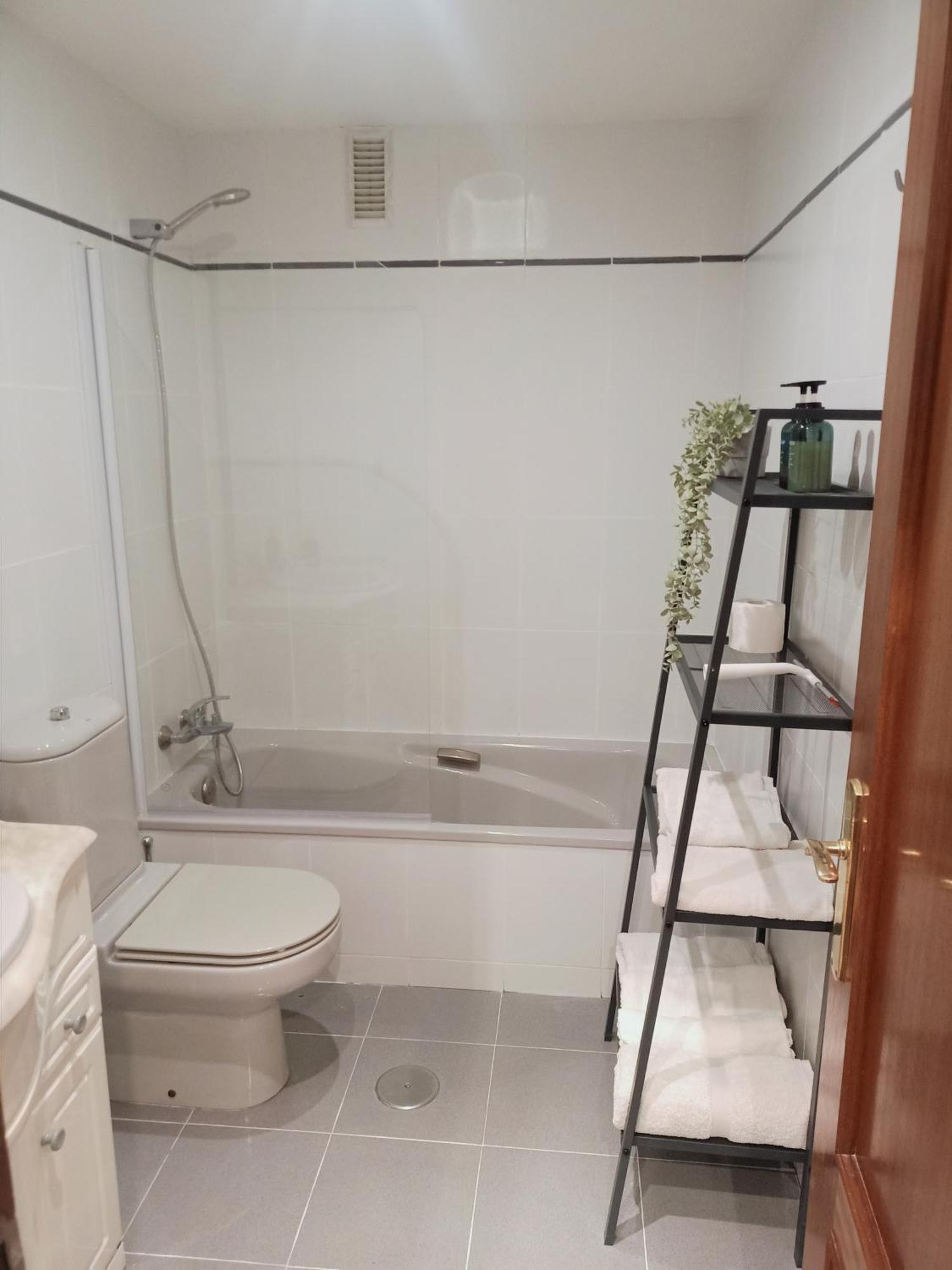 Apartamento Entre Estaciones Apartment Oviedo Luaran gambar